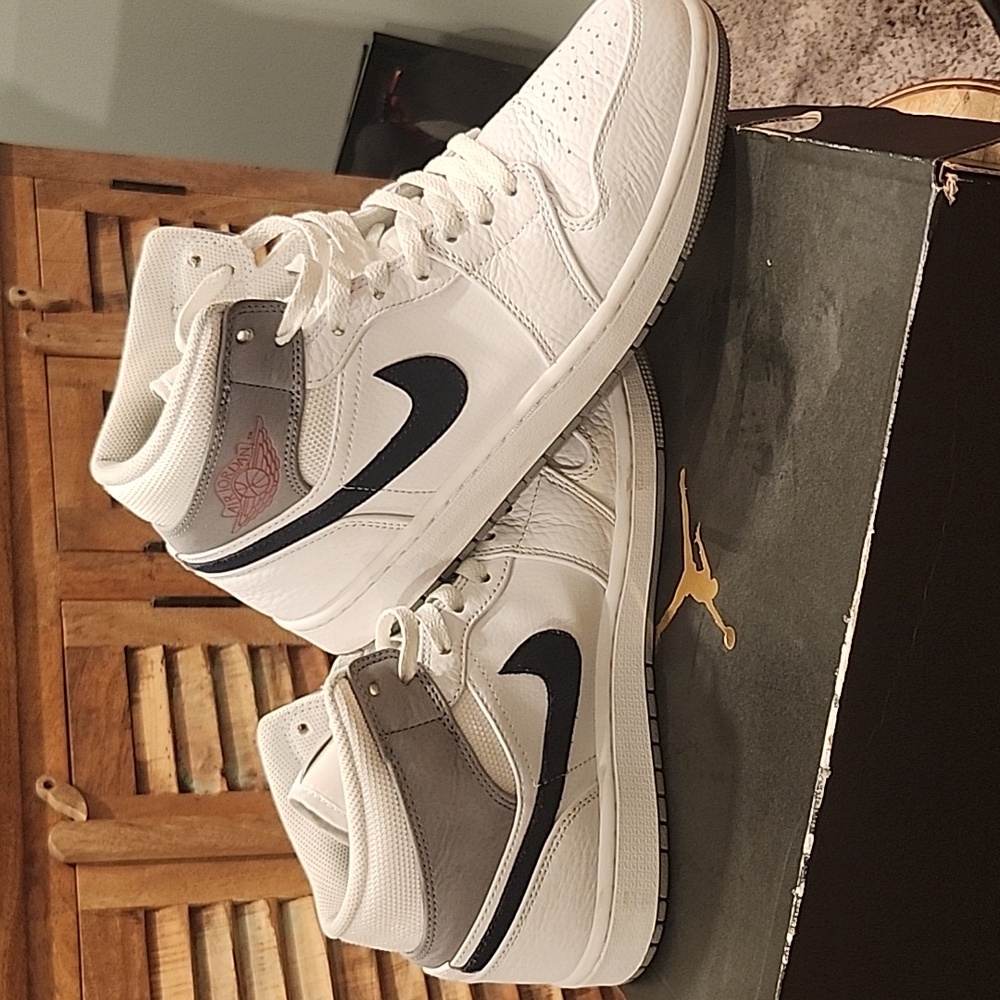 Air Jordan 1 Mid Paris White Navy Sneakers DR8038-100 Men's Size 9.5 - Picture 2 of 6